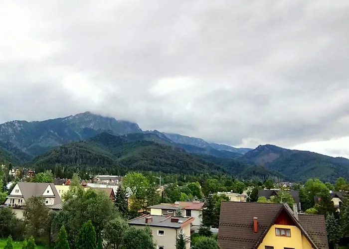 לינה וארוחת בוקר Hyrny