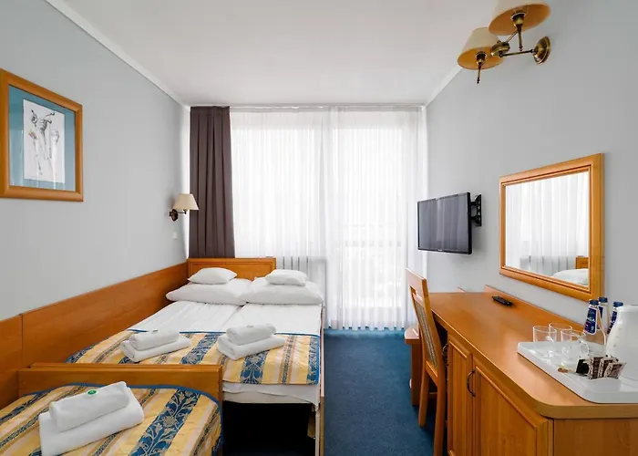 לינה וארוחת בוקר Hyrny 3*